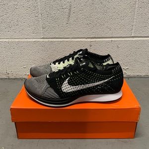 Nike flyknit racer | Black | white | volt - SZ 9M